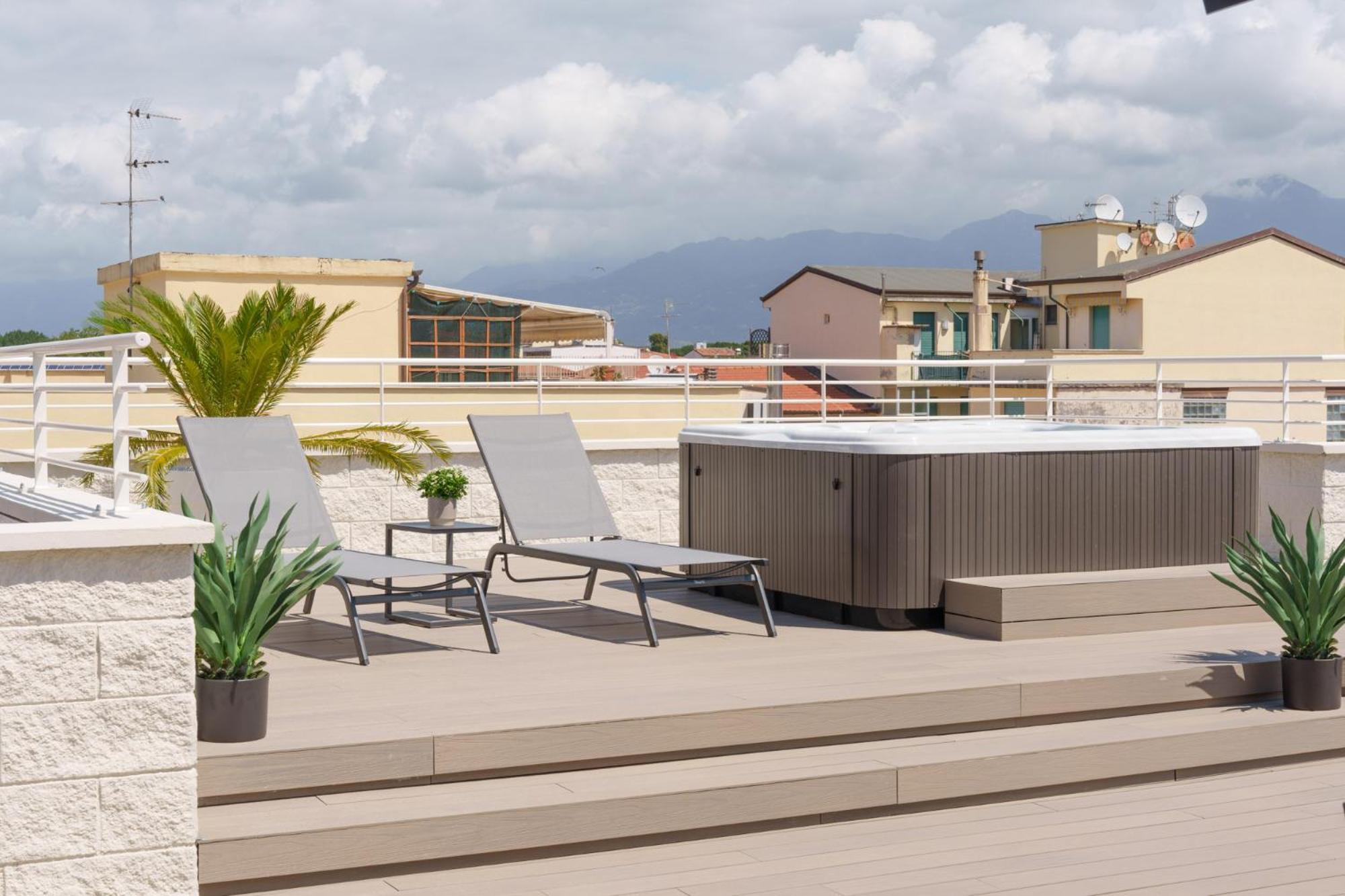 VI Suites Viareggio Exterior photo